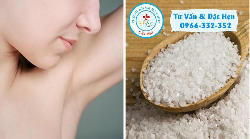 Phèn chua chữa bệnh lý hôi nách có được không?